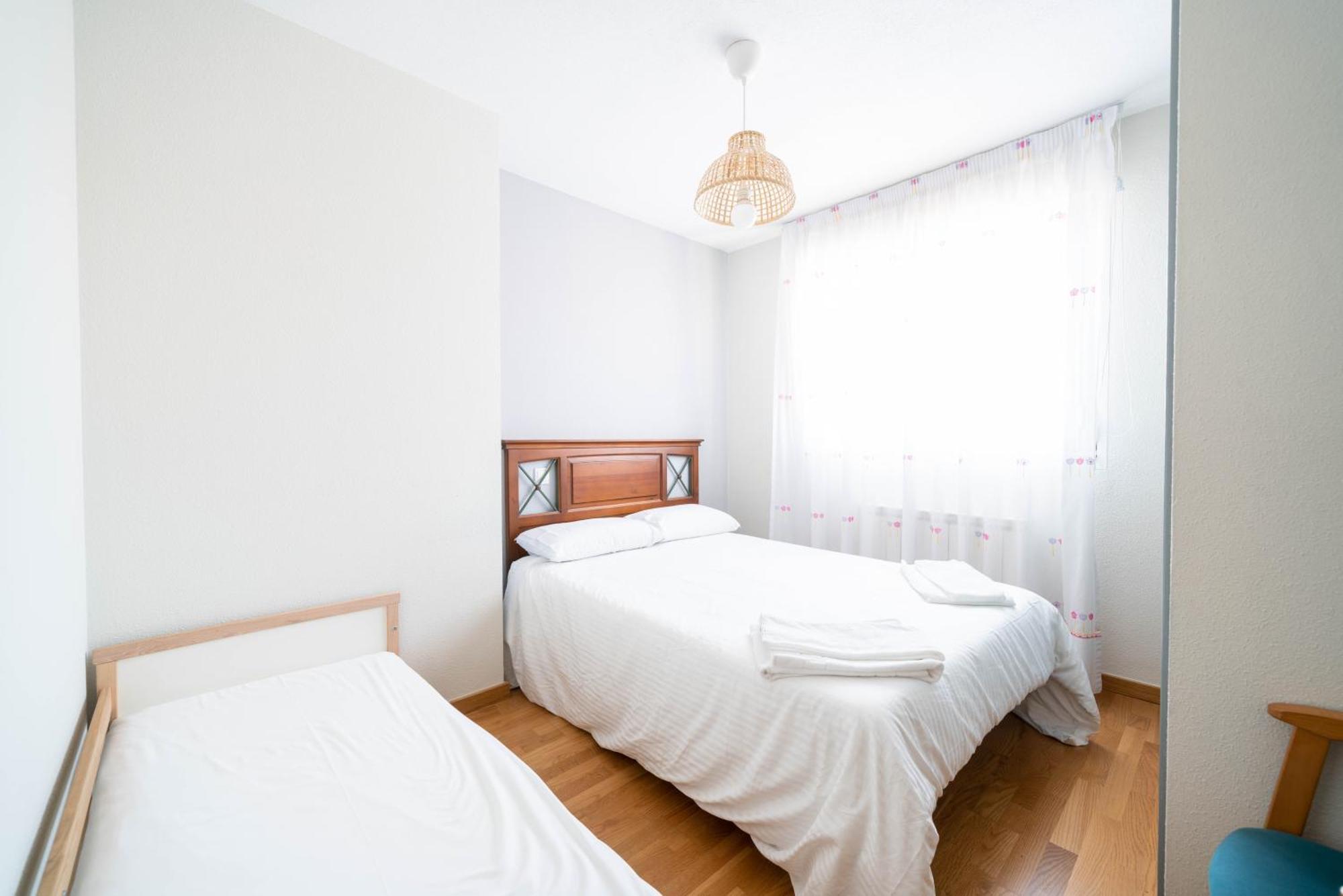 Apartamentos Go- Chalet Calera, Parking Gratuito Арройо-де-ла-Енком'єнда Екстер'єр фото